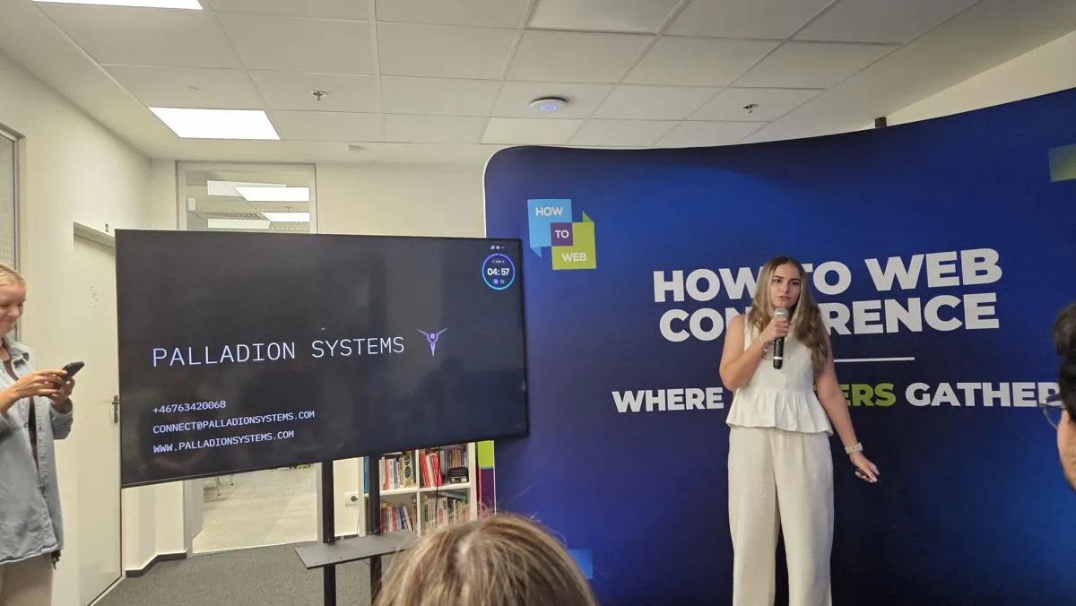 Mara Hutart presenting Palladion Systems at Demo Nights